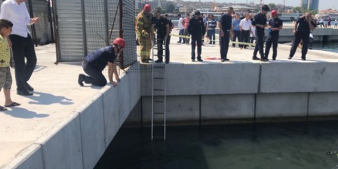 Kadıköy'de denize düşen kişi kayboldu