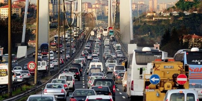 Arabalarda sarsılmak 15 dakika içinde uyku getiriyor
