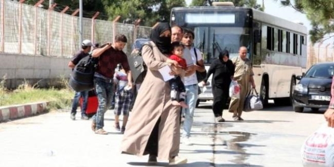 Suriyelilerin Trkiye'ye dnleri sryor