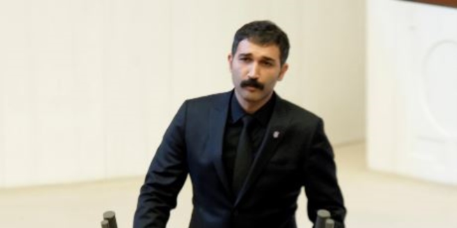HDP'li Barış Atay ant içme esnasında yuhalandı