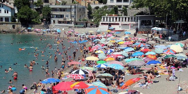 Zonguldak'ta sahiller doldu