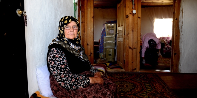 Bahriye teyze 50 yıldır dağ köyünde yalnız yaşıyor