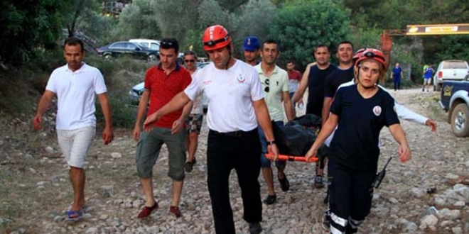 Doktorun farketti�i kayakl�klardan d��en kad�n hayat�n� kaybetti