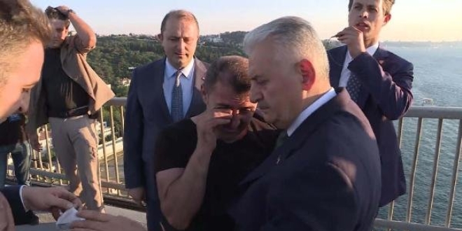 Başbakan Yıldırım, köprüdeki intiharı önledi