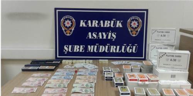 Polis elektriği kesip, kumar oynayanların oyununu bozdu