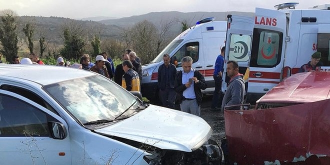 Diyarbak�r'da trafik kazas�: 1 �l�, 3 yaral�