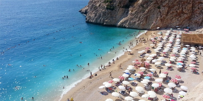 Kaçak turlar turizme darbe vuruyor