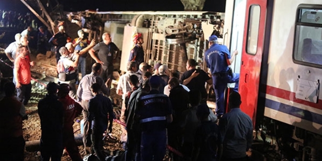 Tren kazasında ölü sayısı 24'e yükseldi