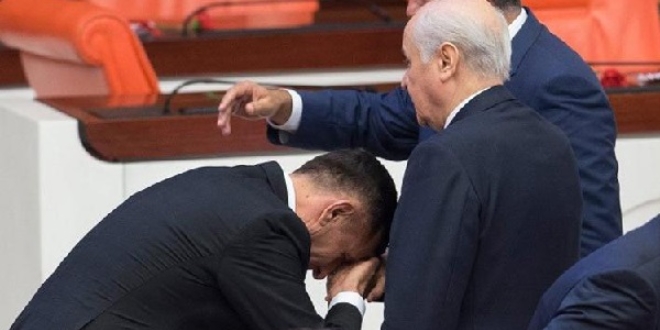 İYİ Parti'de el öpme krizi: Derhal terk etsinler