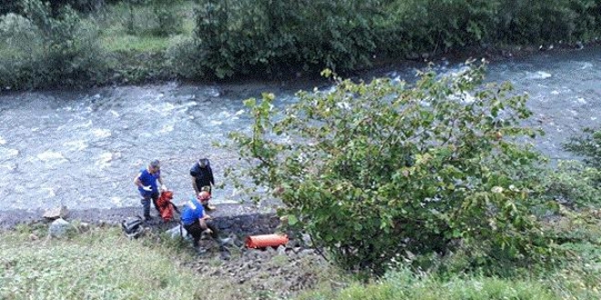 Trabzon'da yayla d�n��� kaza: 2 �l�