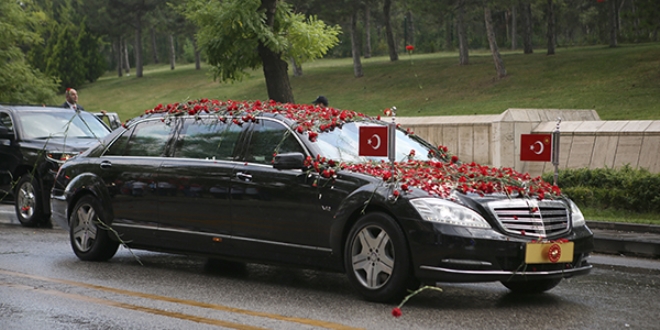 Cumhurbaşkanı Erdoğan Anıtkabir'i ziyaret etti