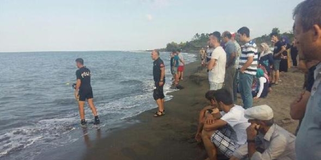 18 ya��ndaki gen� denizde bo�uldu