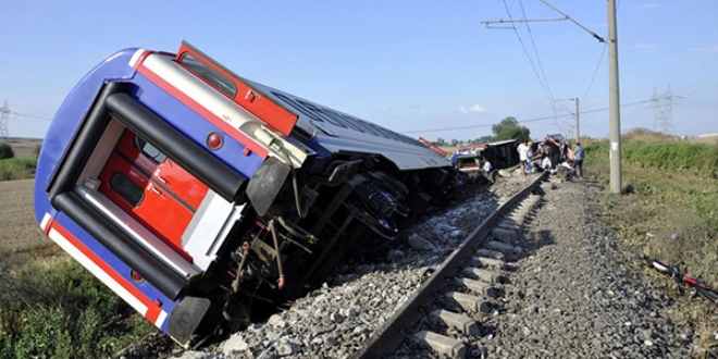 Tren kazasının en küçük kurbanı toprağa verildi