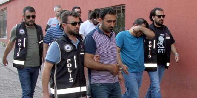 FETÖ'nün 5 mahrem subayı adliyeye gönderildi