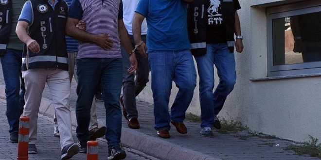 FETÖ'nün 'mahrem askeri yapılanması'na operasyon: 8 gözaltı