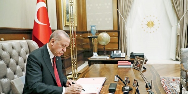 İlk günden üç kararnameyle yeni sistemin teşkilat yapısı oluşturuldu