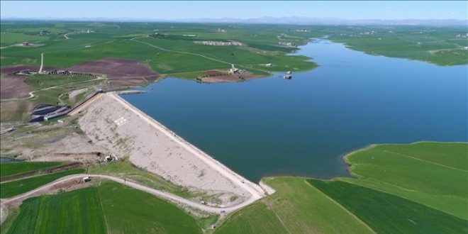 Diyarbakr'da yaplan iki baraj ile 158 bin dekar arazi suya kavuacak