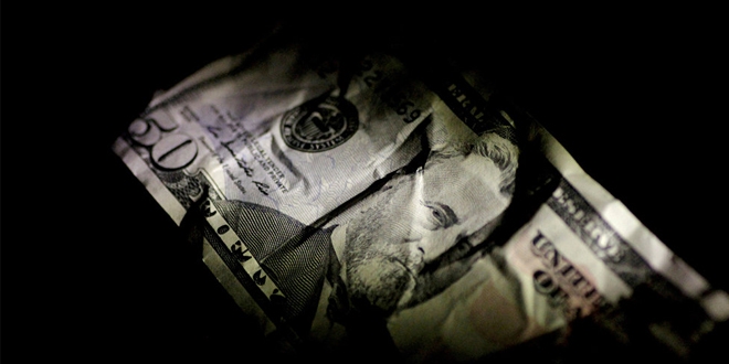 Yeni rekor: Dolar, TL karsnda 4.97'yi grd