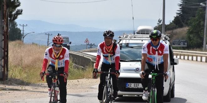 Öğretmenler 15 Temmuz şehitleri için pedal çeviriyor
