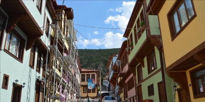 Afyonkarahisar'ın 'rengarenk' tarihi evleri