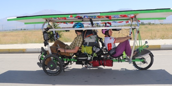 Gne enerjili bisikletle Fransa'dan Erzincan'a geldiler