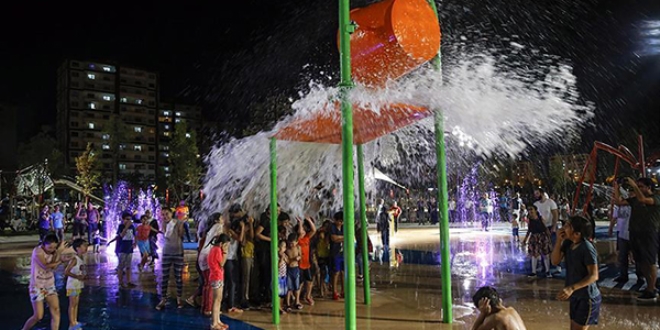 Diyarbak�rl� �ocuklar�n su keyfi