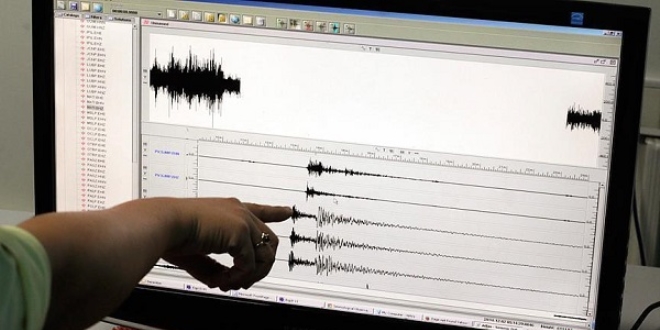 Ege Denizi'nde 4,5 b�y�kl���nde deprem