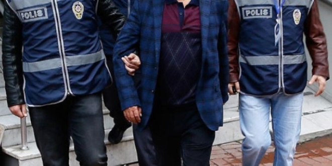 Adana'da sahte kimlikle yakalanan FET� ��phelisi �ift tutukland�
