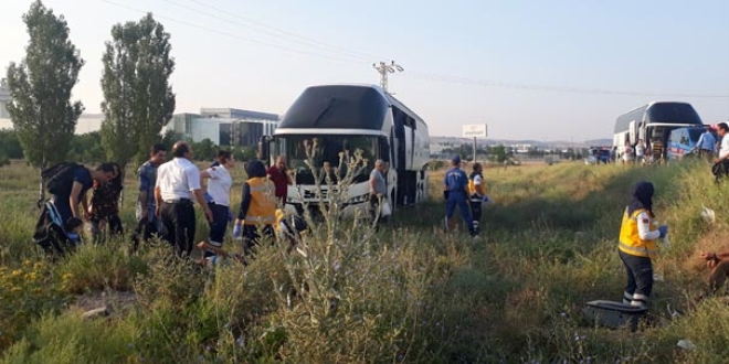 Yolcu otobüsü yoldan çıktı! Çok sayıda yaralı var
