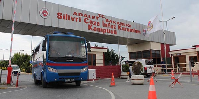 İstanbul'daki darbe sanıklarına ceza yağdı