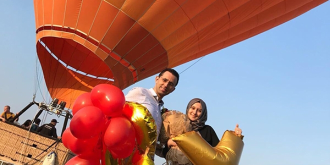 Balon turunun ardından sürpriz evlilik teklifi