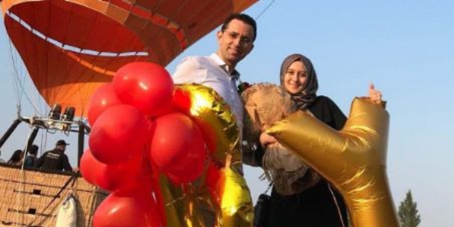 Balon turuna davet etti sürpriz evlilik teklifi yaptı