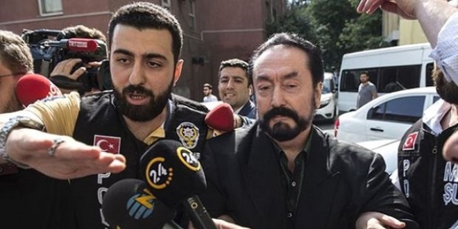 Adnan Oktar'a bilgi sızdıran 2 polise gözaltı