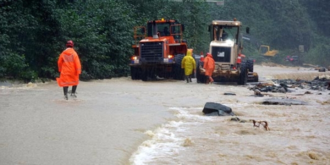 Rize'de aşırı yağış sele neden oldu