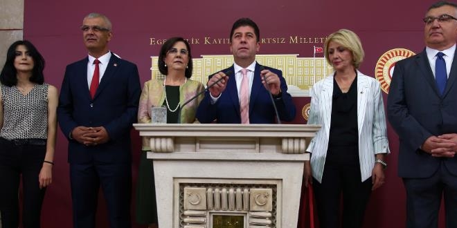 CHP'de muhalifler imza toplamaya başladı