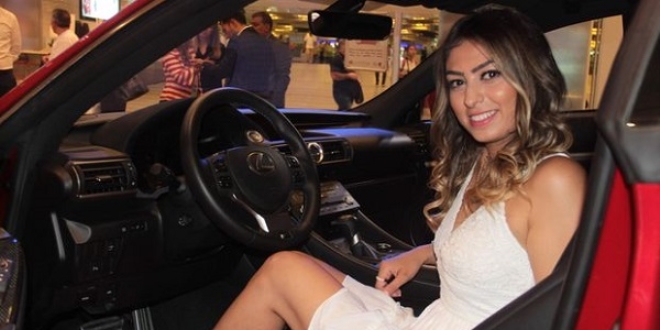 89 Euro'ya parfüm aldı 1 milyon 210 bin liralık araba kazandı