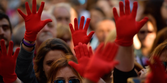 spanya'da 'tecavz tanm' iin yeni yasa teklifi