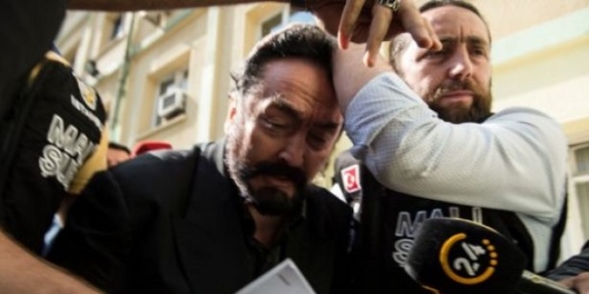 Adnan Oktar operasyonunda ünlü oyuncunun yeğeni tutuklandı