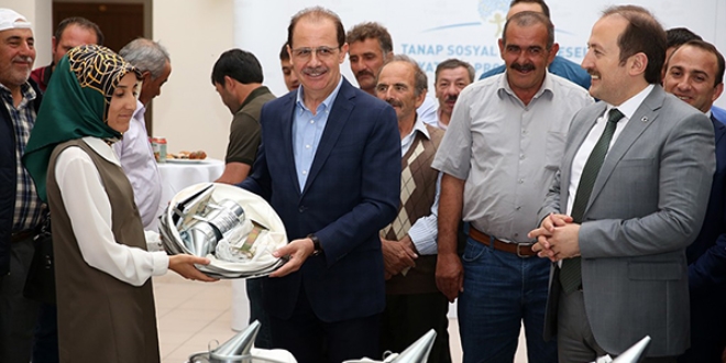 50 �ift�iye 500 adet kovan da��t�ld�