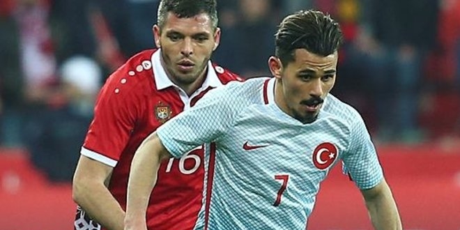 Milli futbolcu Serdar Gürler kaza geçirdi
