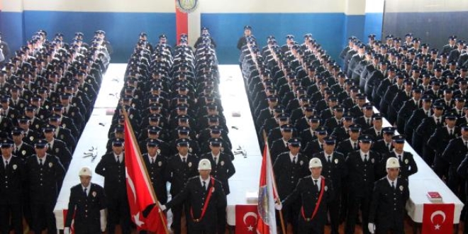 İki gazete, polis müdürünün sözlerini manşete taşıdı