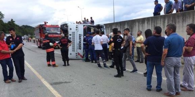 Trabzon'da midibs devrildi: 2 l, 12 yaral