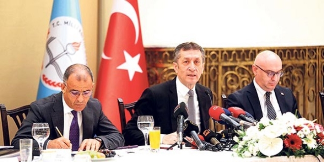 Bakan Selçuk: Eski alışkanlıklarla başarı elde edilmiyor