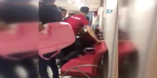 'O doktoru öldüreceğim' dedi, 6 kişi zor tuttu!