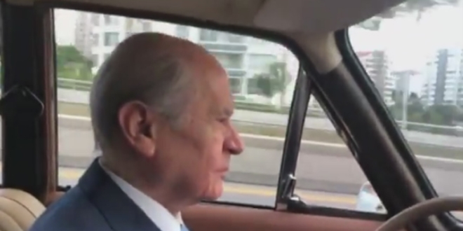 Bahçeli'den klasik arabasıyla 'nostaljik' tur