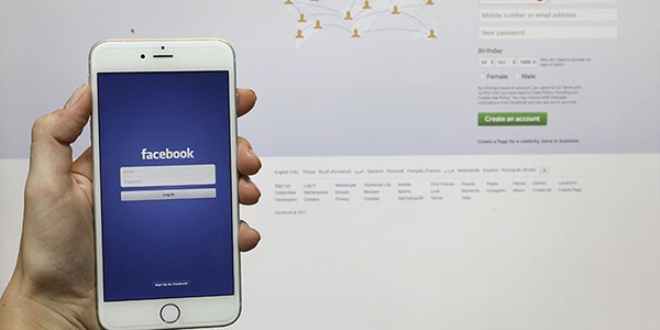Facebook bir analiz irketini soruturuyor