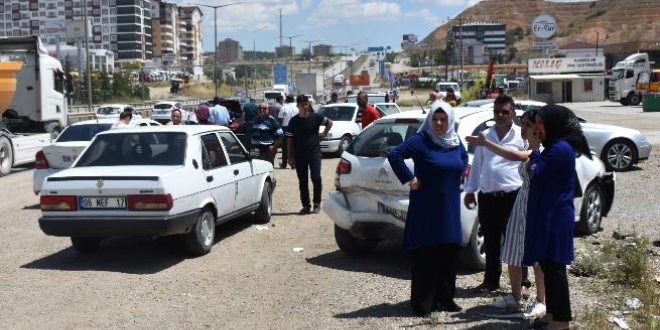 Dn konvoyunda zincirleme kaza: 8 yaral