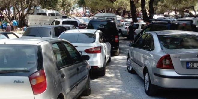 Kuşadası'nda hafta sonu yoğunluğu