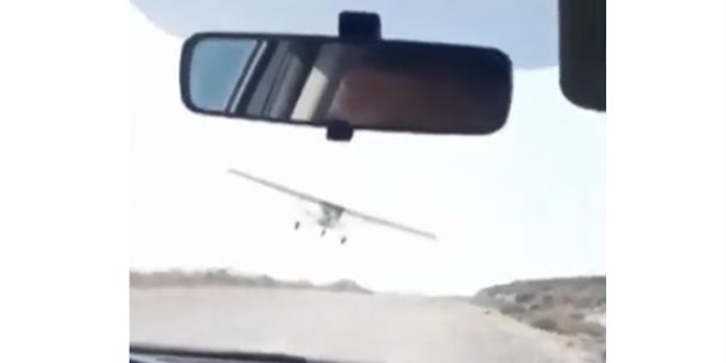 İzmir'de habere giden gazetecilerin aracına uçak çarptı