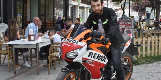 Bedelli askerlik yapabilmek için motosikletini satışa çıkardı